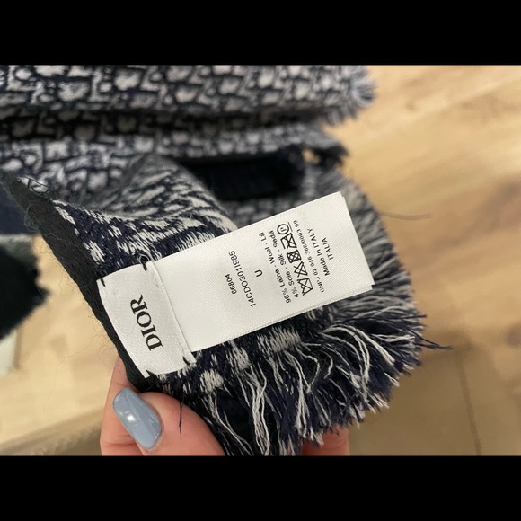 Christian Dior Scarve - Picture 4 of 4